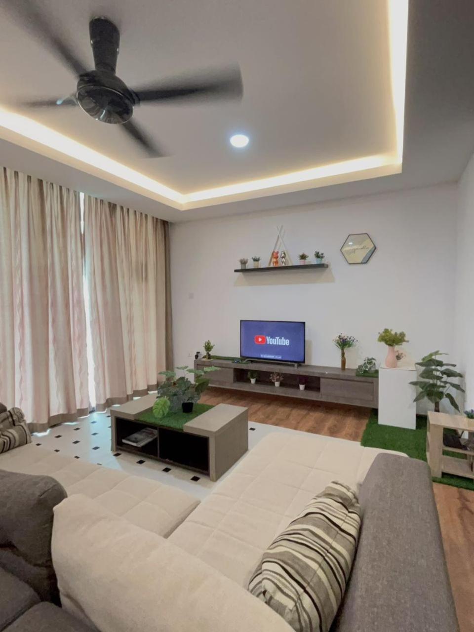 Apartment Vivacity Megamall Jazz 1 ,2-8 Pax , 3 Br *