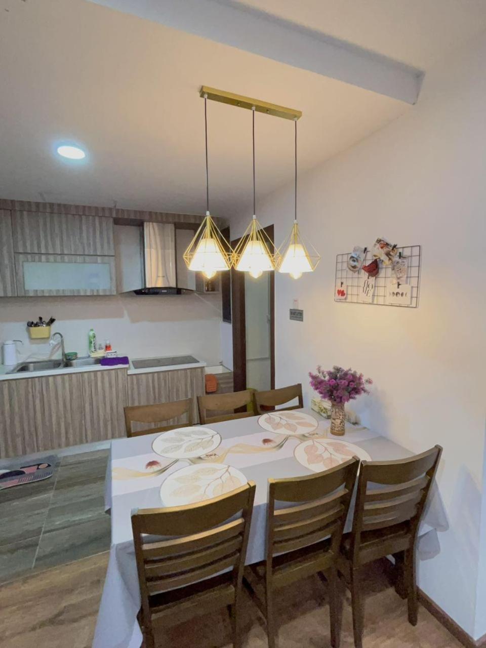 Vivacity Megamall Jazz 1 ,2-8 Pax , 3 Br Kuching