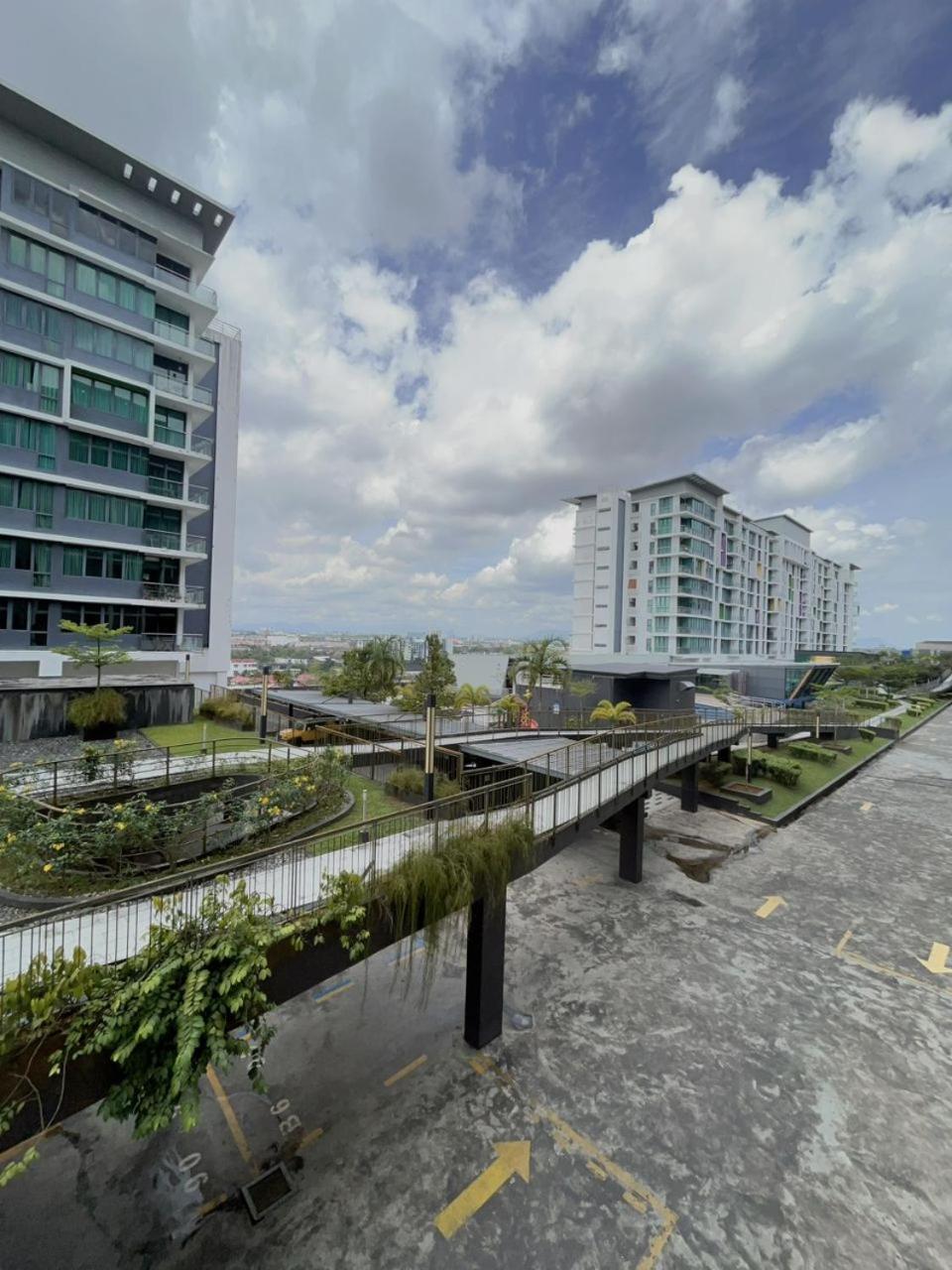 Apartment Vivacity Megamall Jazz 1 ,2-8 Pax , 3 Br