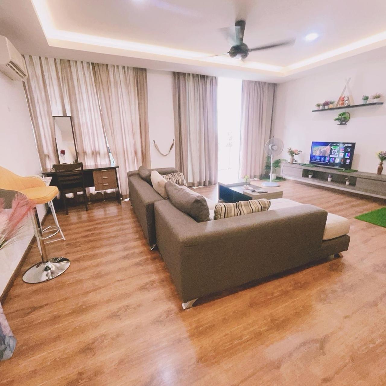 Apartment Vivacity Megamall Jazz 1 ,2-8 Pax , 3 Br